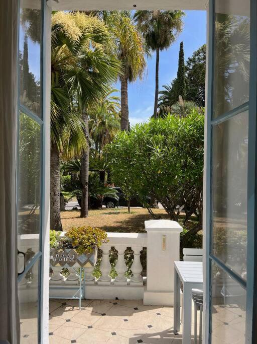 Beautiful Garden Apartment Steps From The Beach Ментона Екстериор снимка
