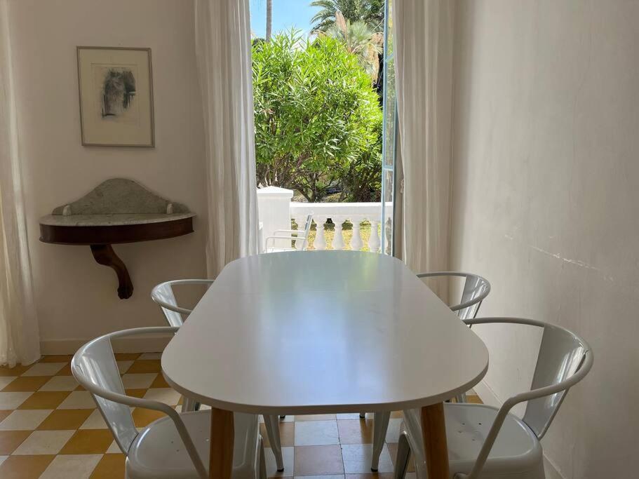 Beautiful Garden Apartment Steps From The Beach Ментона Екстериор снимка