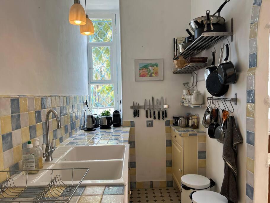 Beautiful Garden Apartment Steps From The Beach Ментона Екстериор снимка