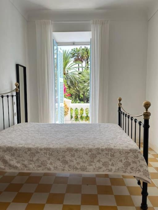 Beautiful Garden Apartment Steps From The Beach Ментона Екстериор снимка