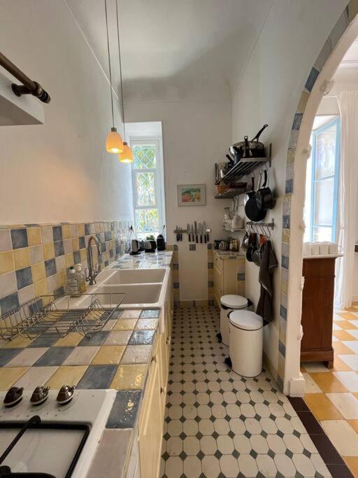 Beautiful Garden Apartment Steps From The Beach Ментона Екстериор снимка