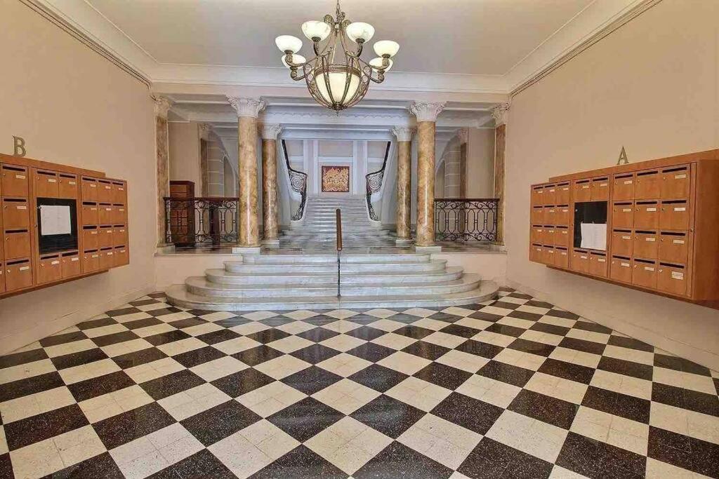 Beautiful Garden Apartment Steps From The Beach Ментона Екстериор снимка